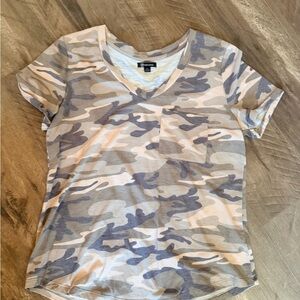 Versona Camouflage V-Neck Tee
